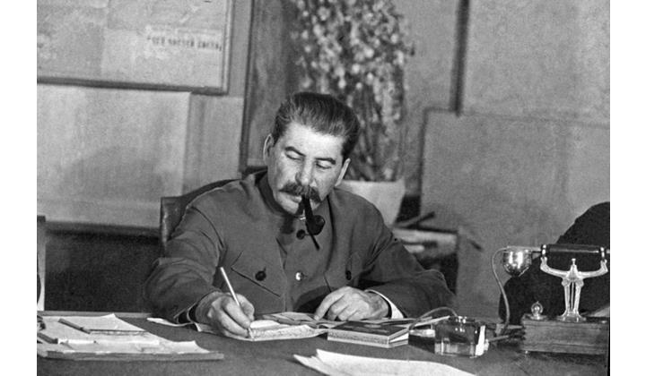 И.Сталин ва Ватандин ЧIехи дяве