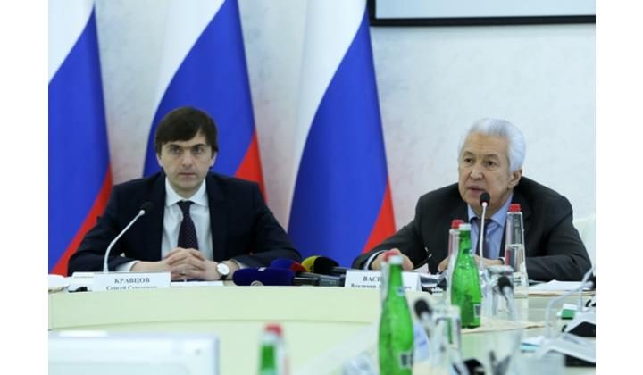 Главам муниципалитетов Дагестана Владимир Васильев поручил взять на личный контроль организацию ЕГЭ
