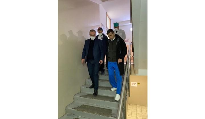 Глава Минздрава РД проверил готовность ГКБ к приему пациентов с COVID-19