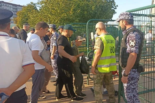 В Дагестане росгвардейцы обеспечили правопорядок на футбольном матче РПЛ