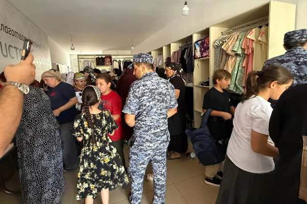 Росгвардейцы присоединились к акции «Собери ребенка в школу» в Дагестане