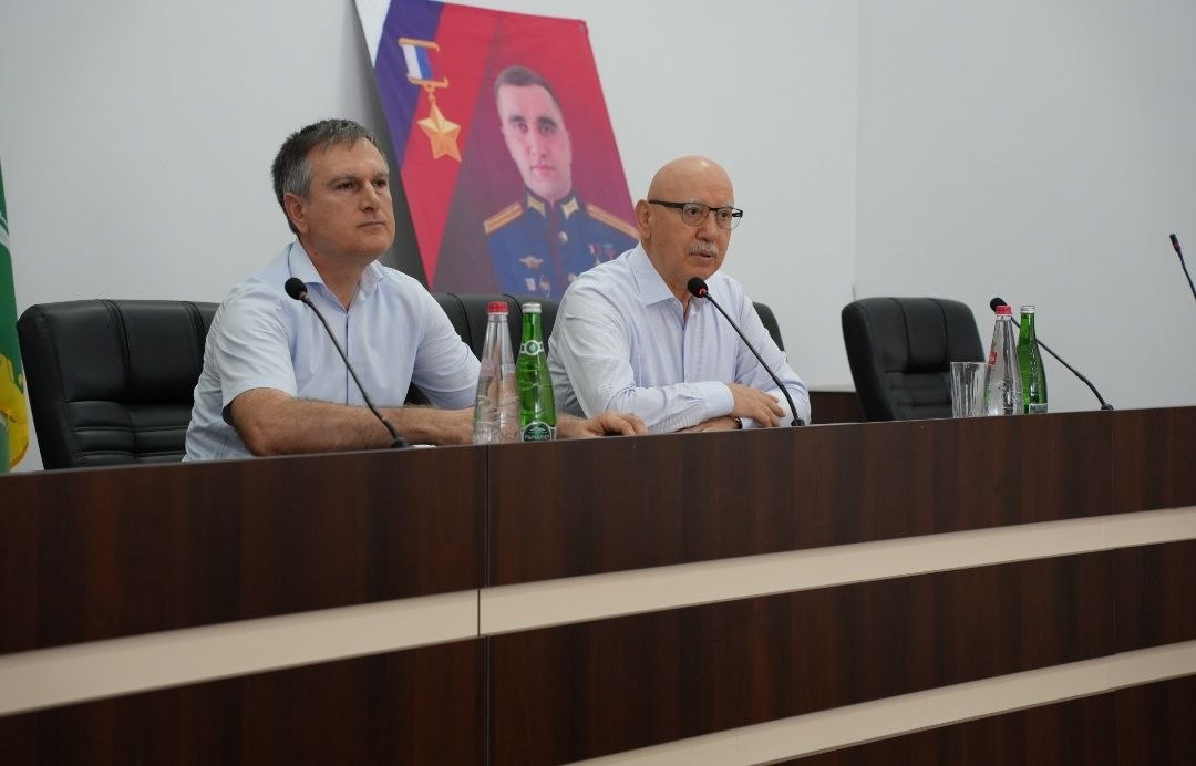 Имам Яралиев встретился с активом Сулейман-Стальского района