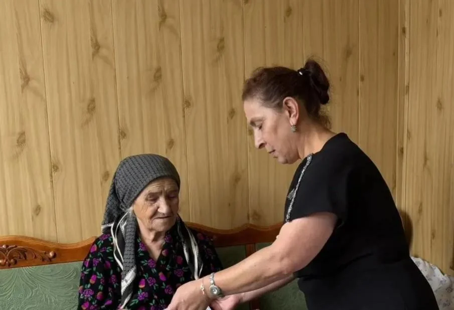 108-летняя жительница Сулейман-Стальского района исполнила свой гражданский долг
