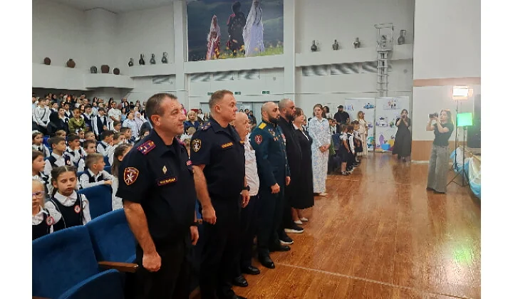 Начальник Управления Росгвардии по Республике Дагестан принял участие в торжественном мероприятии ко Дню знаний