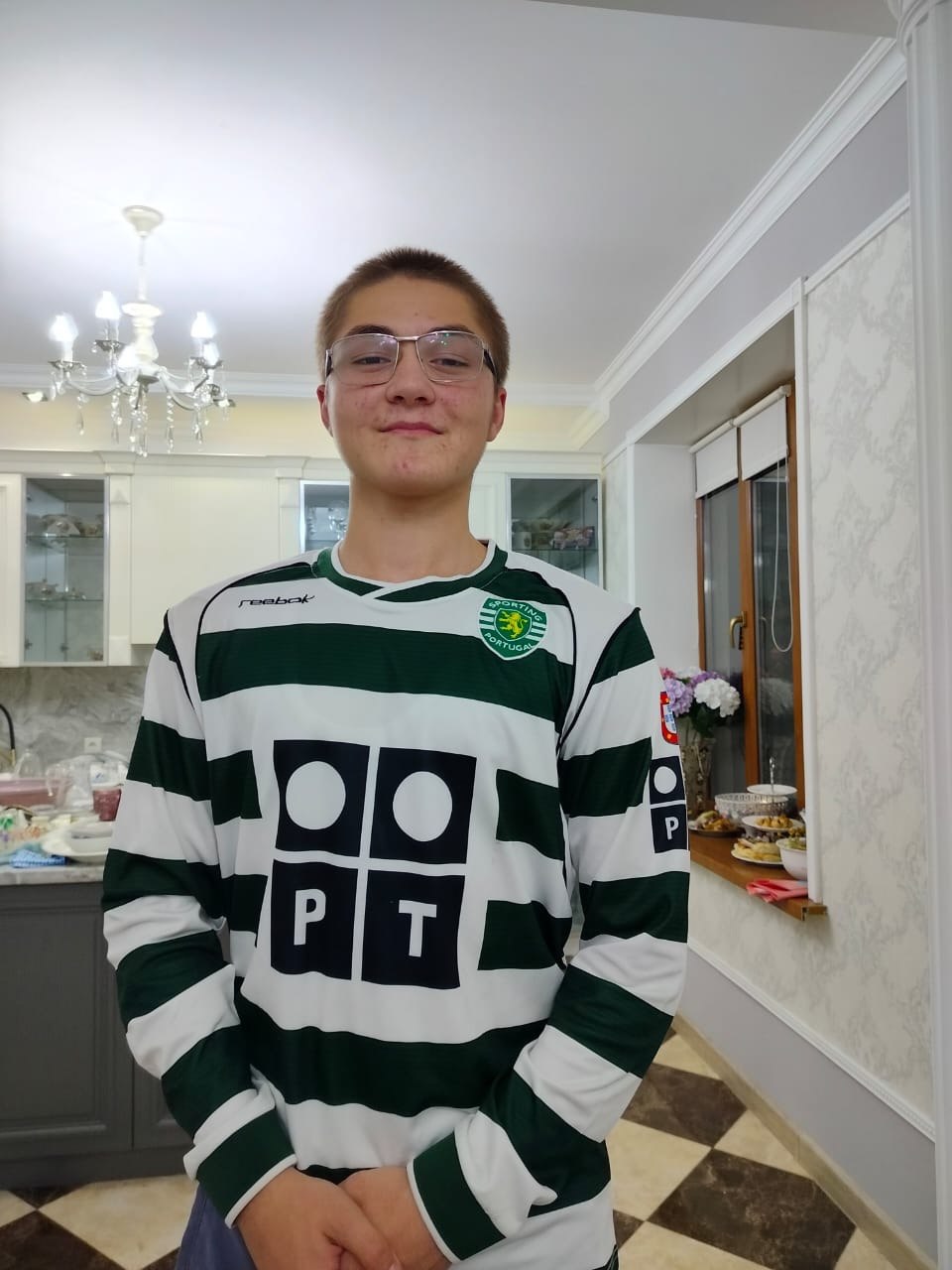 Юный герой Гусейн Раджабов в 8 лет спас 6-летнюю девочку.