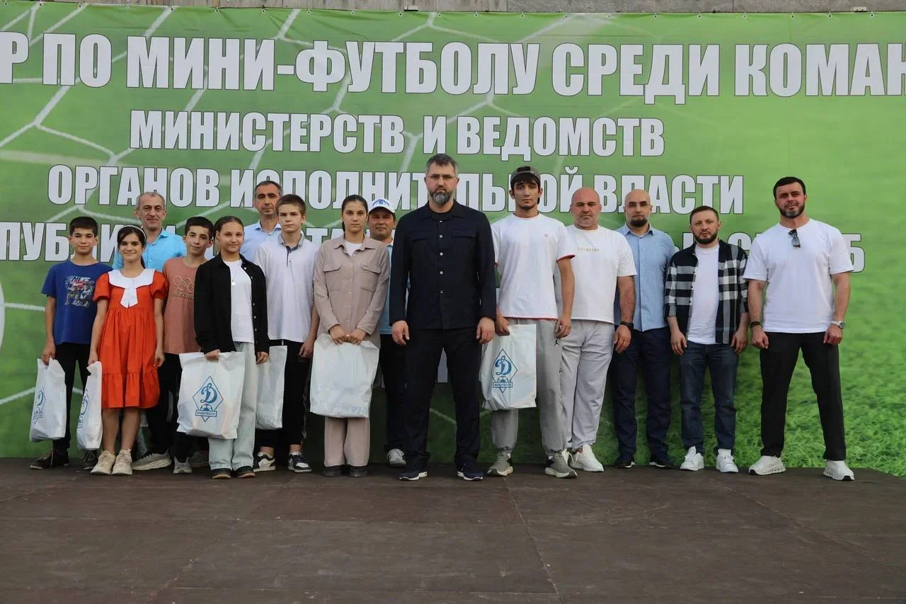 Рамазанов наградил победителей и призёров турнира по мини-футболу