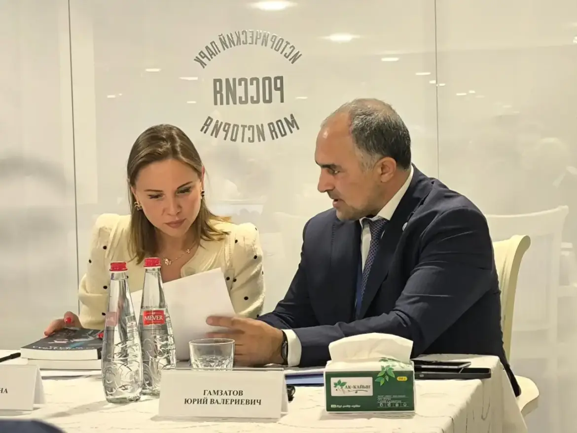 Новое мобильное приложение на конференции презентовал глава Минцифры Дагестана