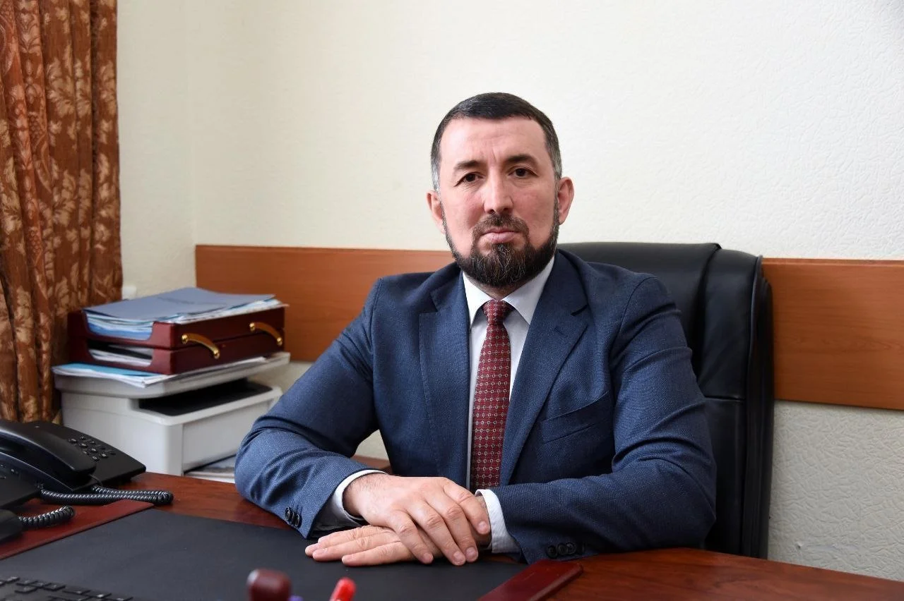 Жителей республики с Днём единства народов Дагестана поздравил Шамиль Омаров