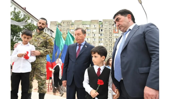 Заур Аскендеров принял участие в открытии «Сада памяти» в Кизилюрте