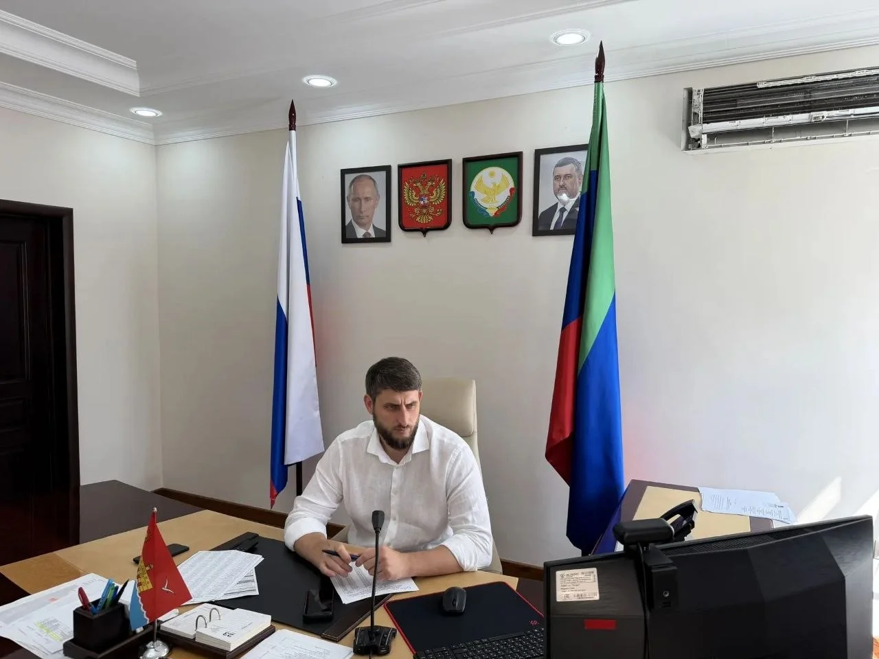 Мэр Каспийска принял участие в совещании по финансово-экономическим показателям региона