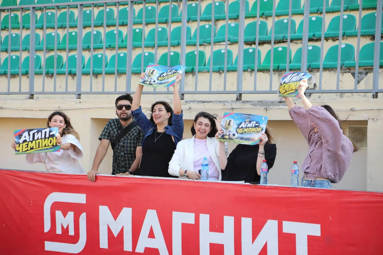 28 команд органов власти РД приняли участие в параде участников турнира по мини-футболу