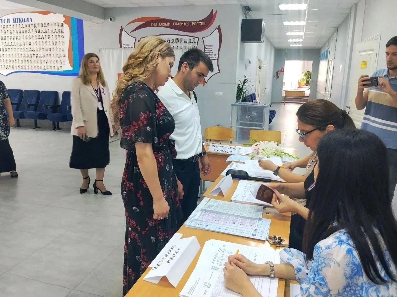 Семья и гражданский долг: в Избербаше сыграли свадьбу в первый день голосования