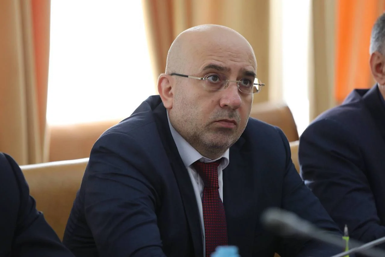 Премьер-министр Дагестана представил Альберта Хасауова в качестве нового вице-премьера