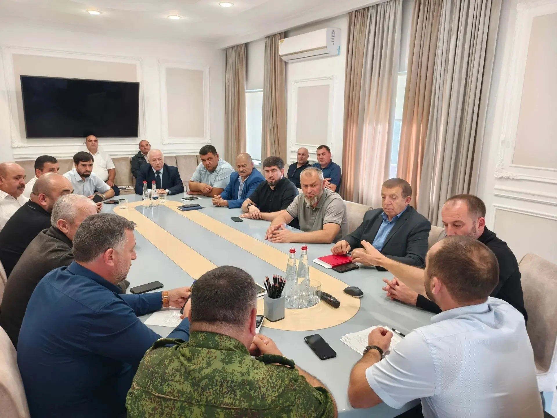 Вопросы привлечения граждан к заключению контрактов о военной службе обсуждены в Магарамкентском районе