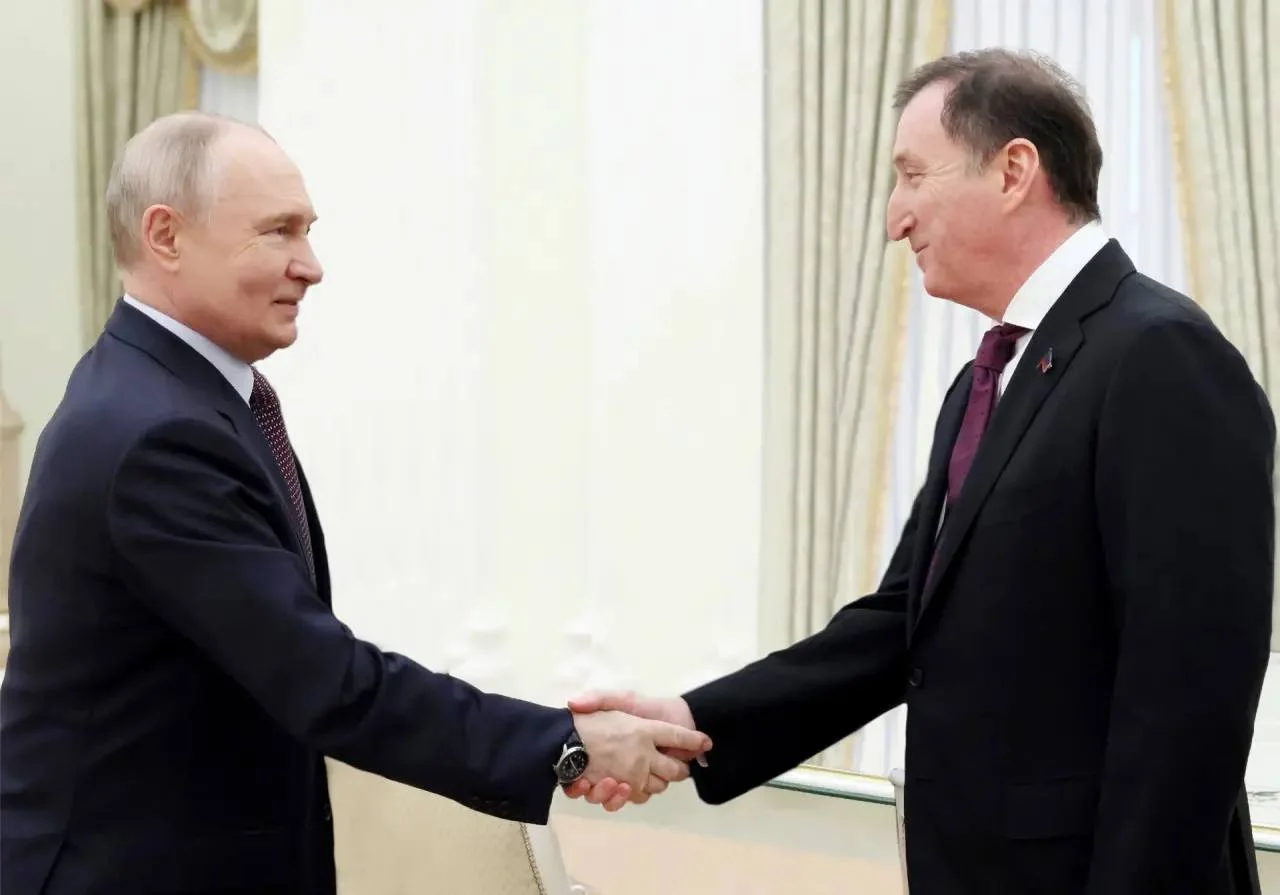 Заур Аскендеров поздравил Владимира Путина с днём рождения