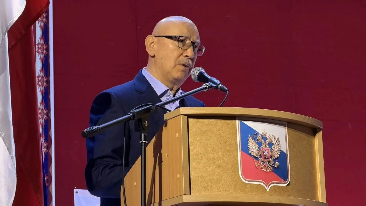 Имам Яралиев поздравил учителей с наступающим профессиональным праздником