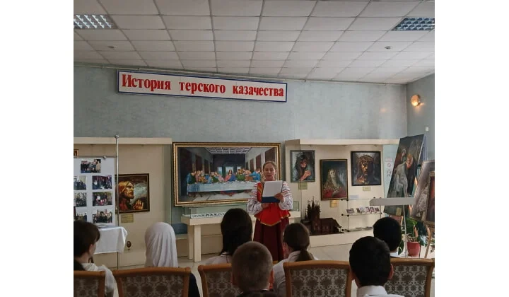 Терский ансамбль организовал для школьников Кизляра мероприятие «Неонацизму- нет»