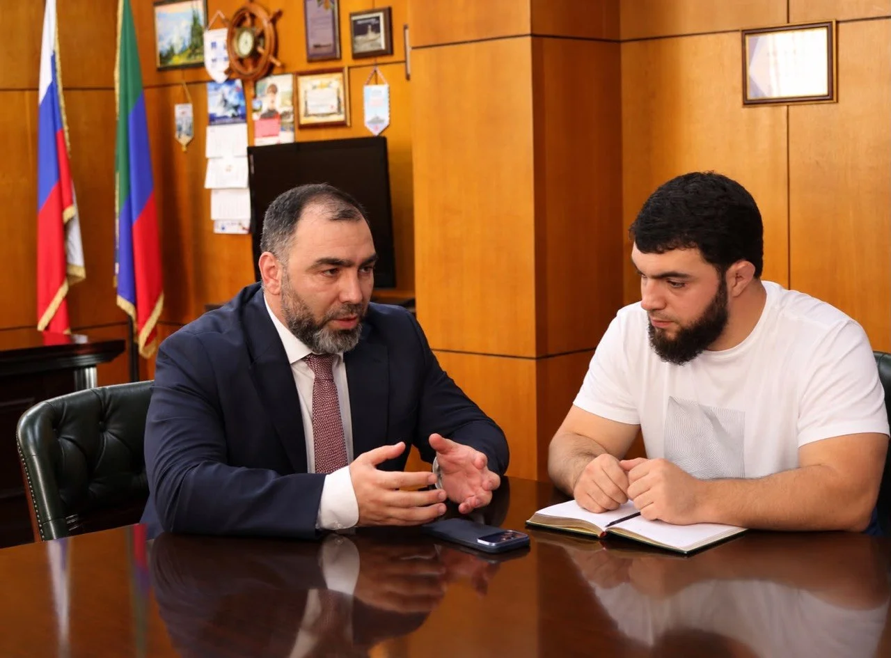 Эскандер Велиханов назначен помощником депутата Госдумы Энвера Набиева