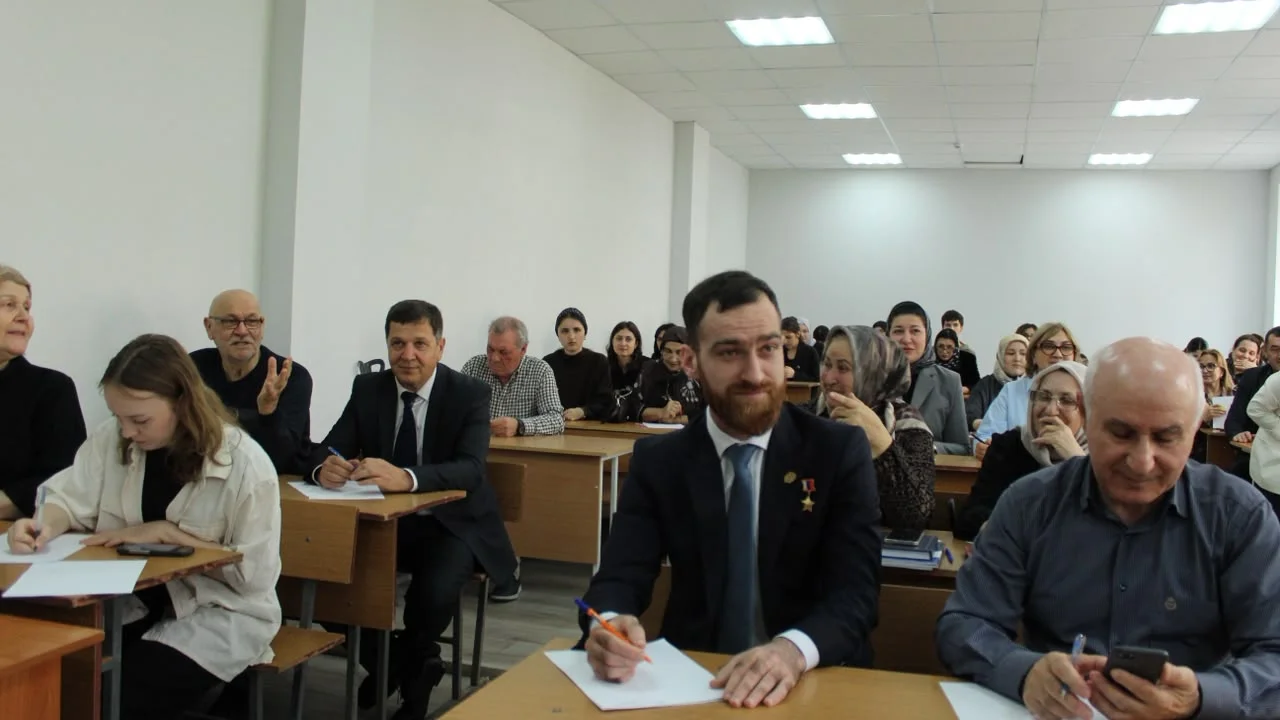 Герой России Темирлан Абуталимов поддержал акцию по сохранению родных языков в ДГПУ