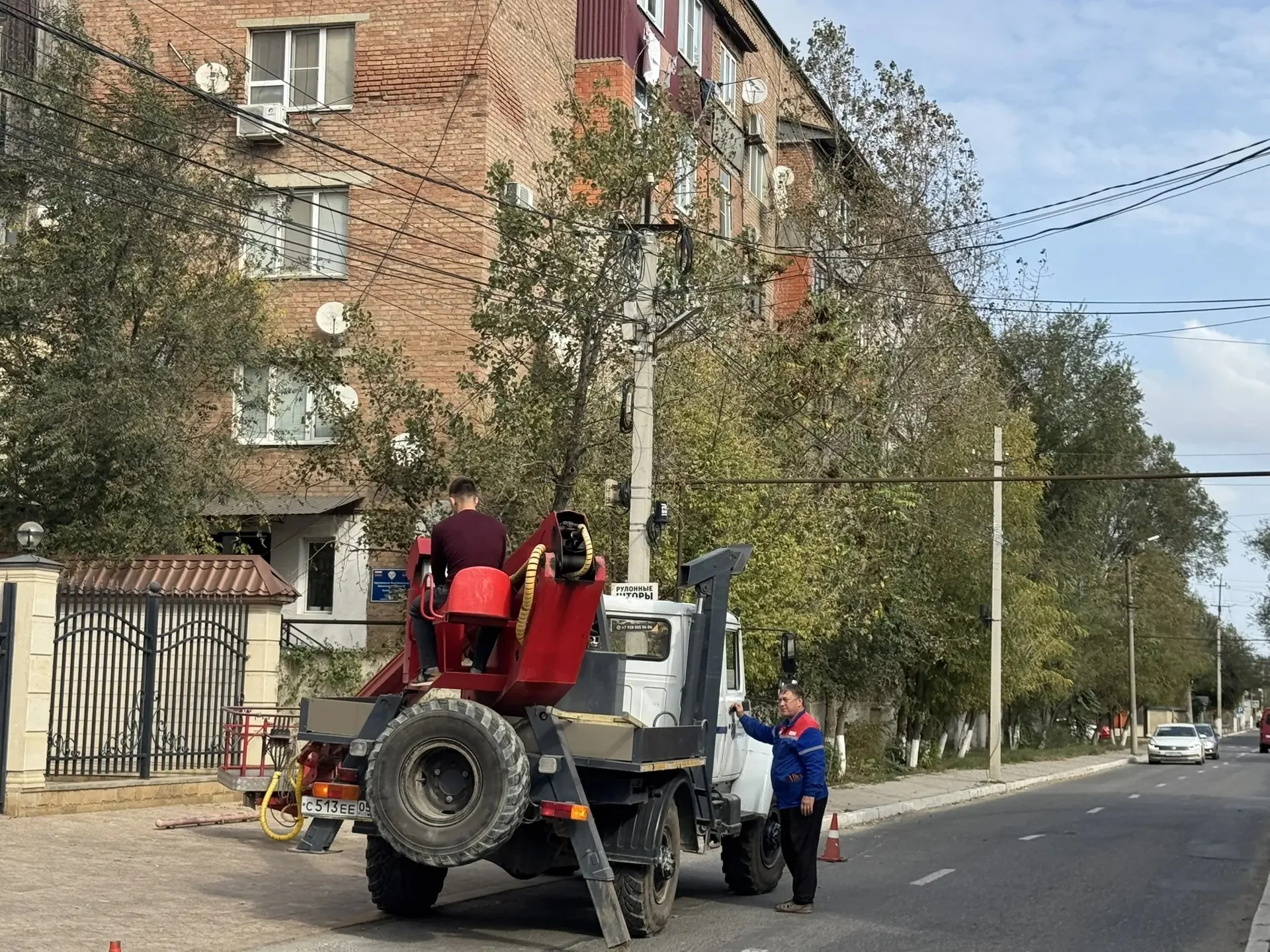 Руководитель ЖКХ Кизляра выполнил сразу несколько поручений мэра после личного приема граждан