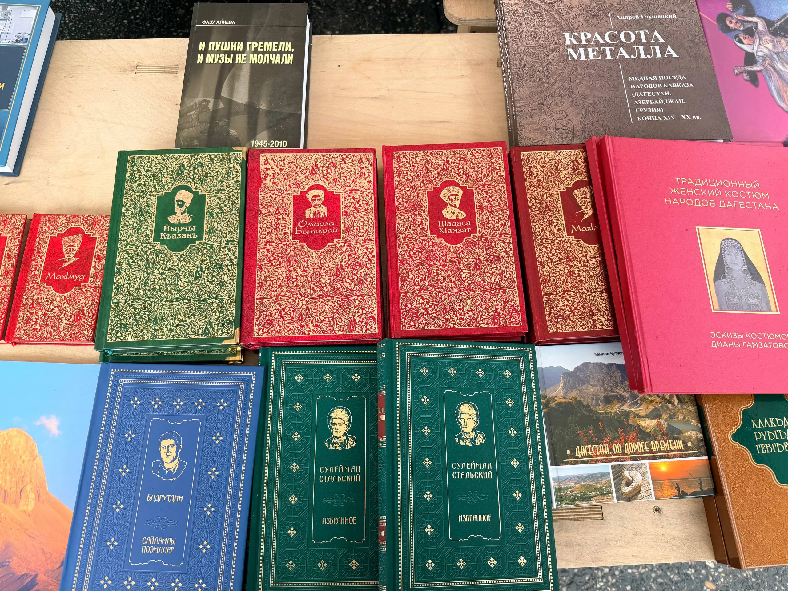 На книжной ярмарке «Тарки-Тау» — сотни самых разных историй