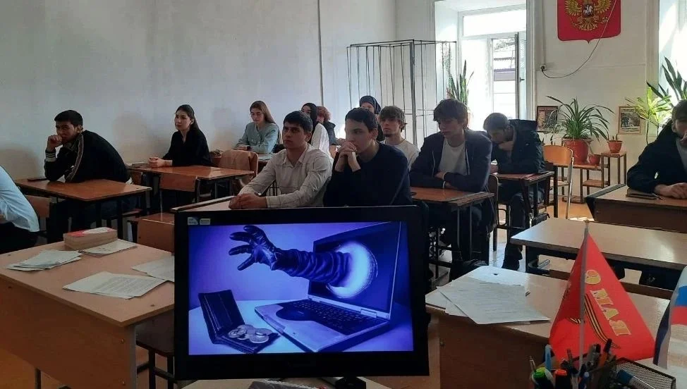В Кизляре студентам приводят примеры, разъясняющие что такое киберпреступность