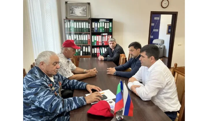 В Избербаше при поддержке «Единой России» прошла встреча с участником СВО