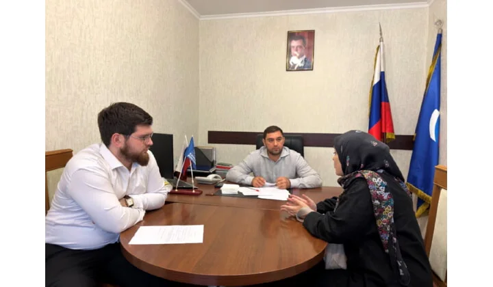 Казбек Мутаев провел прием граждан в Региональной общественной приемной «Единой России» в Махачкале