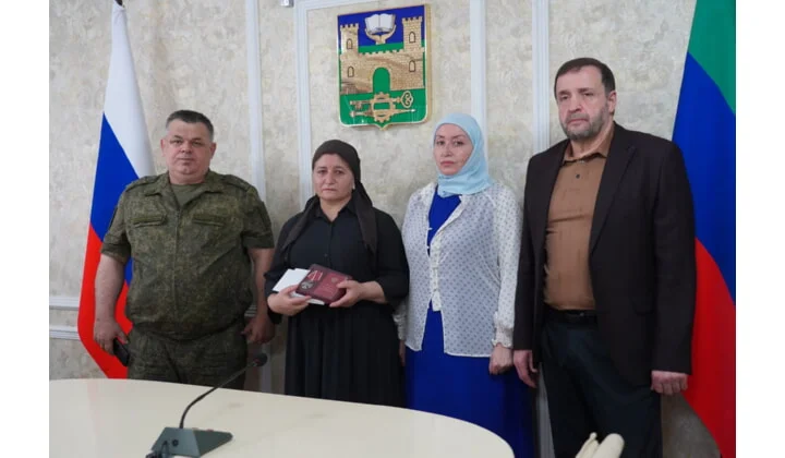 Корголи Корголиев передал орден Мужества семье погибшего участника СВО Джабраила Гаджиева