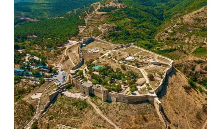 В Нарын-Кале запустили VR-экскурсию - теперь историю можно не только услышать, но и прожить