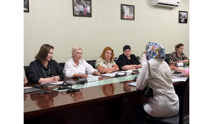 В общественной приемной «Единой России» рассмотрели вопросы участников СВО и их семей в сфере образования