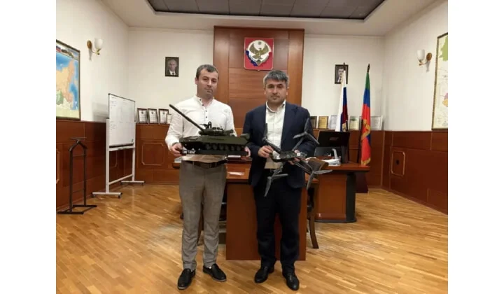 Глава Табасаранского района провел встречу с офицером из села Акка
