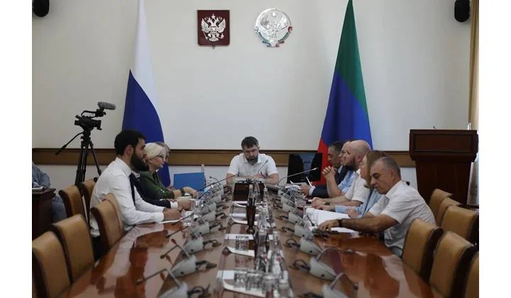 Магомед Рамазанов поручил усилить контроль за деятельностью частной медицины, фармацевтики и косметологии в Дагестане