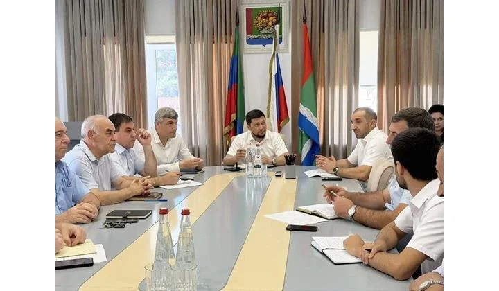 Обсуждены ряд актуальных вопросов в администрации Магарамкентского района