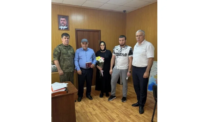 В Кизлярском районе передали государственные награды семьям погибших участников СВО