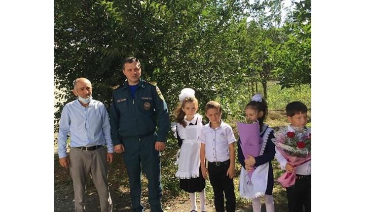 Более 900 первоклассников сели за школьные парты в Кизляре