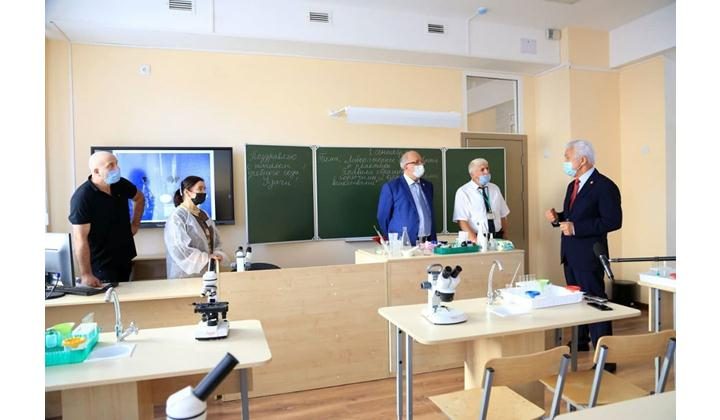 Владимир Васильев посетил одну из семи новых школ, открытых в Дагестане в День знаний
