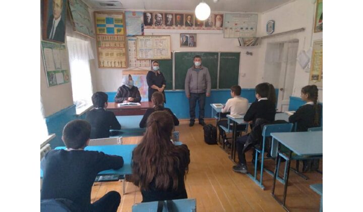 Лесник Самурского-лесопарка провел открытый урок со школьниками