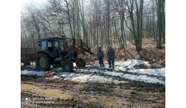 Лесники Казбековского района проводят работы по очистке территории лесного фонда от бытового мусора