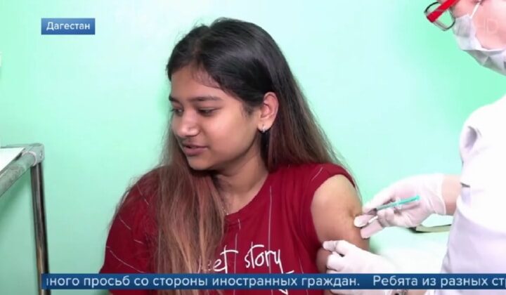В Махачкале 20 студентов-иностранцев получили прививку «Спутник V»