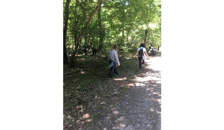 В Самурском лесопарке провели субботник