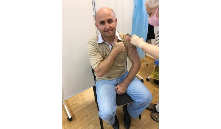 Руководитель Даглесхоза сделал прививку и призвал всех дагестанцев активнее вакцинироваться