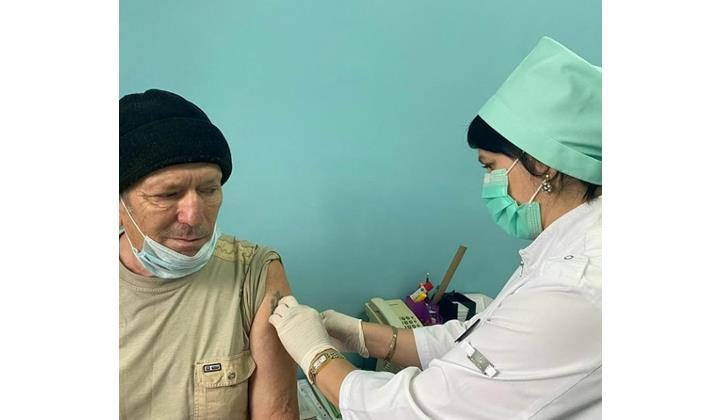 Кизлярские медики призывают вакцинироваться от коронавируса