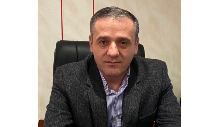 Главный врач Кизляра призвал горожан вакцинацией противостоять новой угрозе –«омикрону»