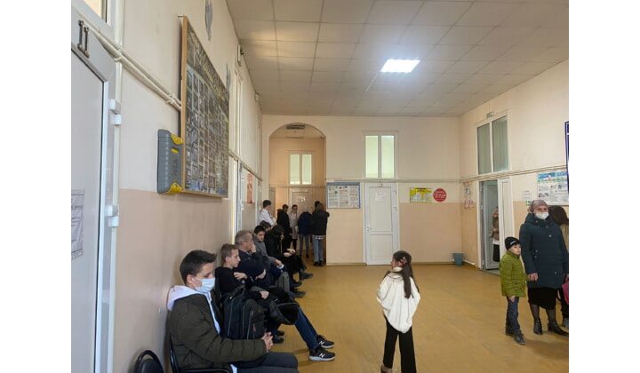 Медики Кизляра первыми дали согласие на вакцинацию своих детей