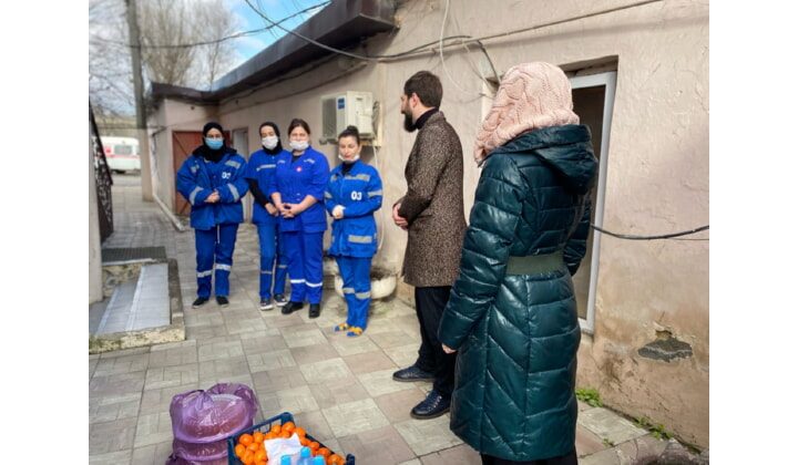 В Кизляре продолжается Республиканская акция по доставке продуктов питания медработникам