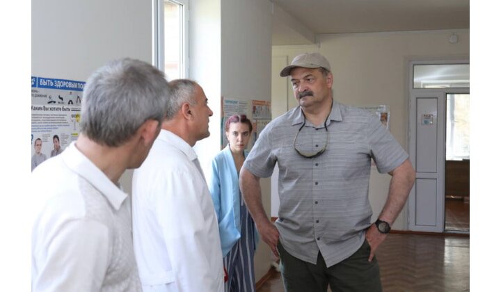 Сергей Меликов осмотрел участковую больницу