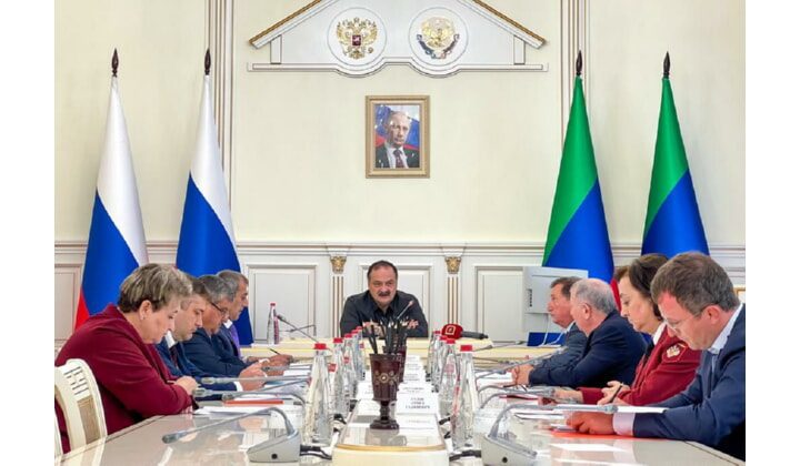 Глава Дагестана проводит заседание