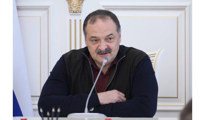 Глава РД провел заседание оргкомитета по подготовке и проведению празднования 100-летия со дня рождения Расула Гамзатова