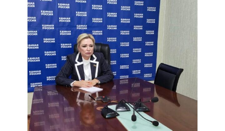 Елена Павлюченко приняла участие в ВКС «Единой России» по реализации программы капремонта школ
